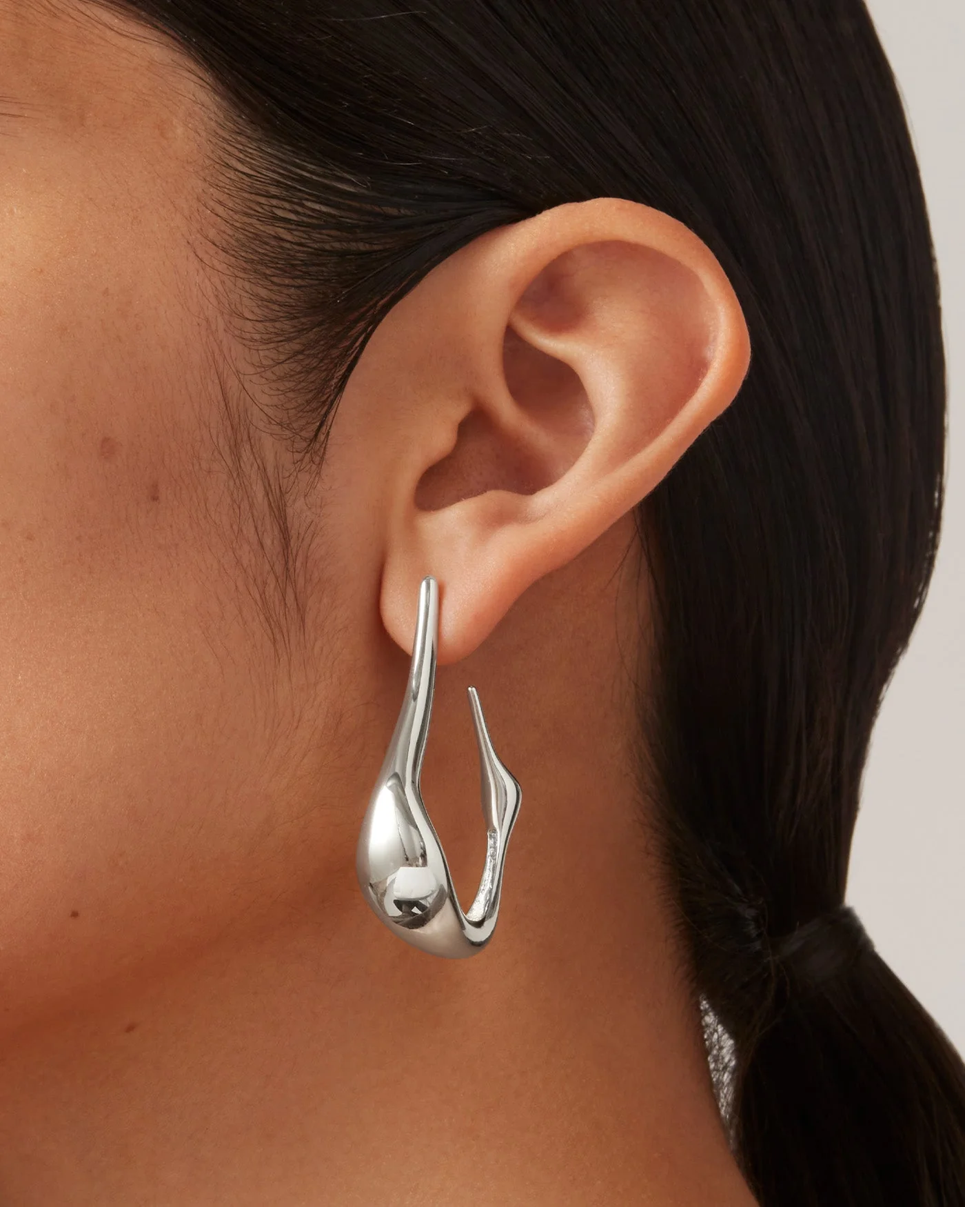 Colette Hoop Earrings - Medium - Image 4